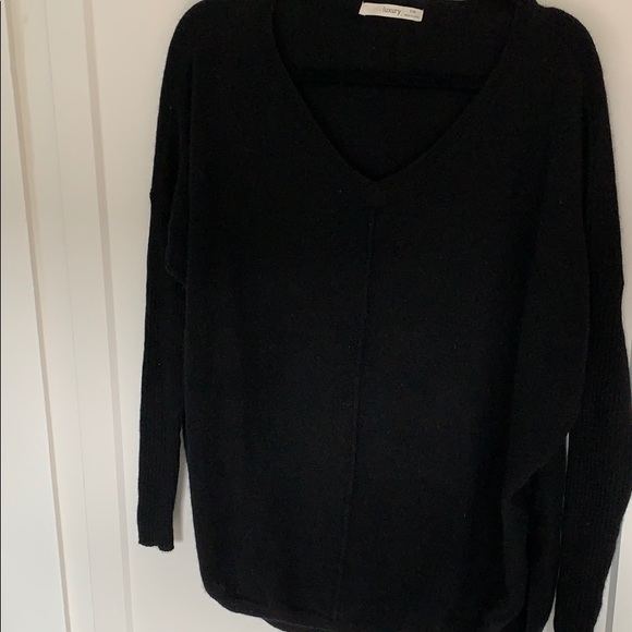 V neck oversized cashmere sweater - Picture 2 of 5